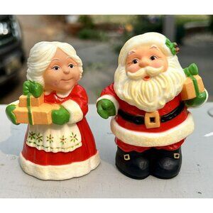 Santa and Mrs Claus Salt and Pepper Shakers 3" Hallmark Plastic Gifts Vintage